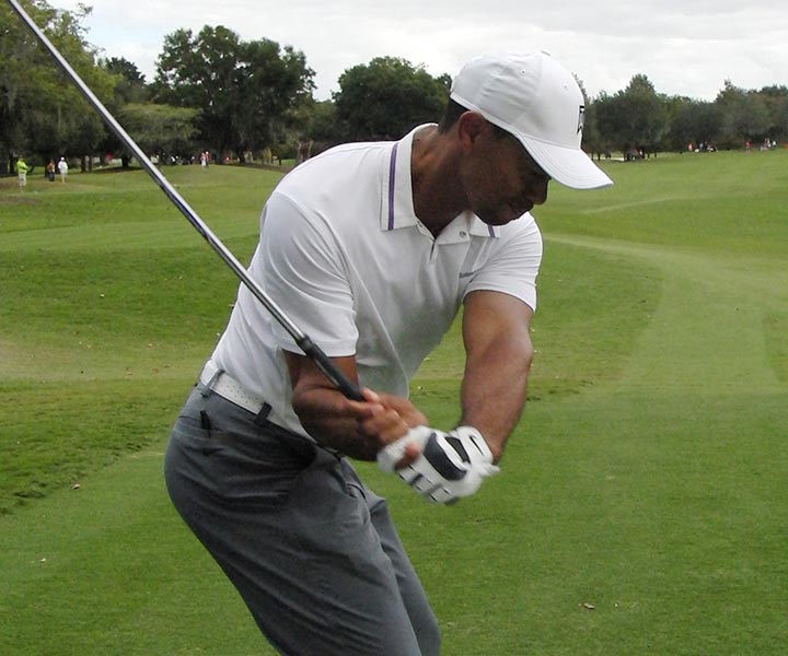 ゴルフスイング ダウンスイングの自然落下や右肘の使い方のコツは左肘にあり ゴルニュー